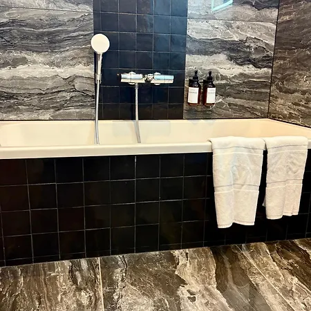Villa Spa Strasbourg - Gorille - Spa Prive, Sauna, Borne D'arcade, Babyfoot *