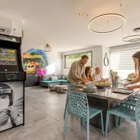Villa Villa Gorille - SPA Privé, Climatisation, Sauna, Borne d'arcade, Babyfoot Ittenheim